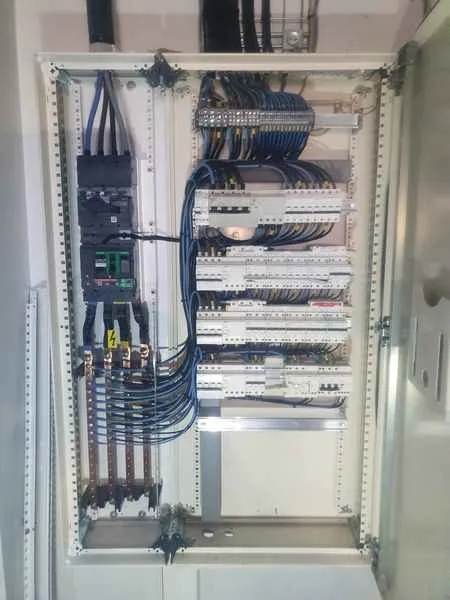Tableau électrique local professionnel, La Côte-Saint-André, VP Électricité
