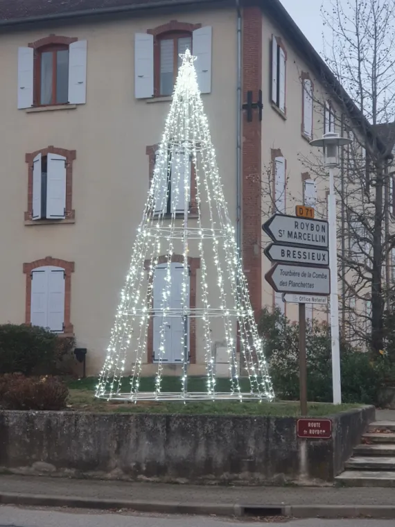 Pose de décorations de Noël pour collectivités à Saint-Siméon-de-Bressieux, La Côte-Saint-André, VP Électricité