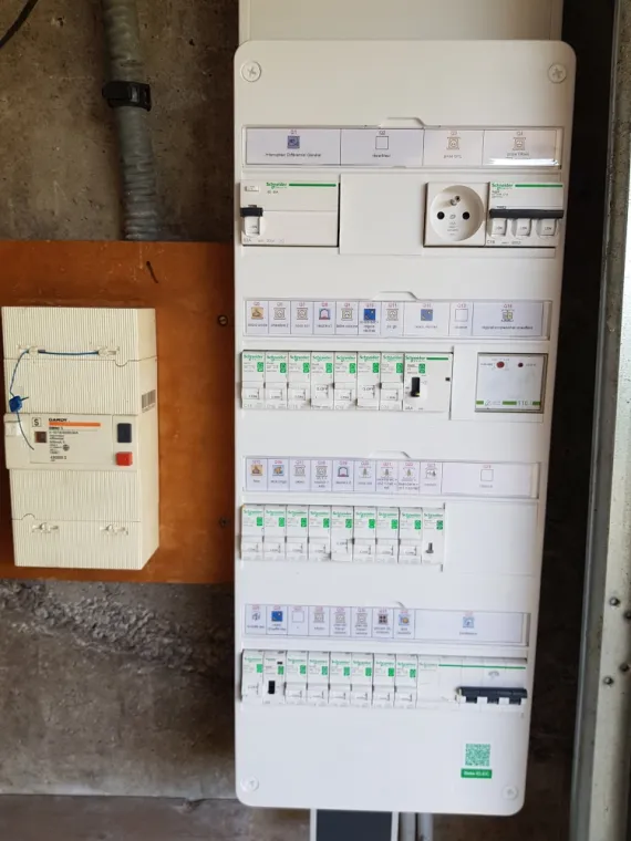 Remplacement d'un tableau électrique triphasé à Saint Pierre de Bressieux, La Côte-Saint-André, VP Électricité