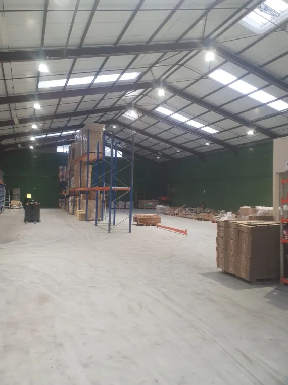 Remplacement d'éclairage obsolète d'une plateforme de logistiques à Voiron, La Côte-Saint-André, VP Électricité