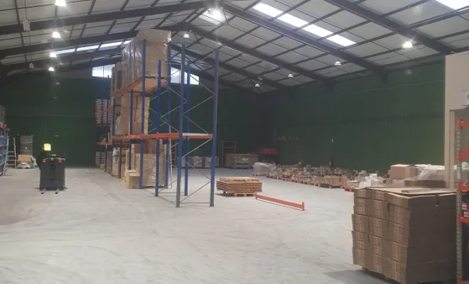 Remplacement d'éclairage obsolète d'une plateforme de logistiques à Voiron, La Côte-Saint-André, VP Électricité